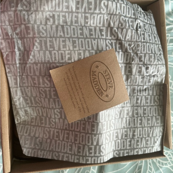 Steve Madden Brand New Combat Boots Size 8 Cognac color . - Picture 4 of 5